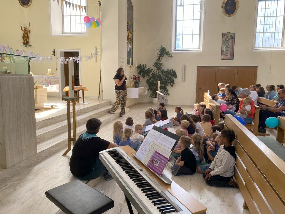 Kirche Kunterbunt