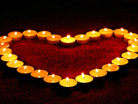 Segnungen von Kerzen, Brot und Hals